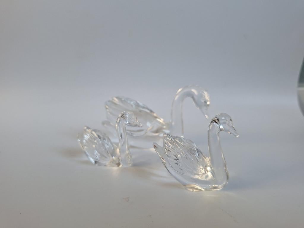 Mooi glazen zwanen koppel.
Bestaande uit 3 stukjes., Antiek en Kunst, Antiek | Glas en Kristal, Ophalen of Verzenden