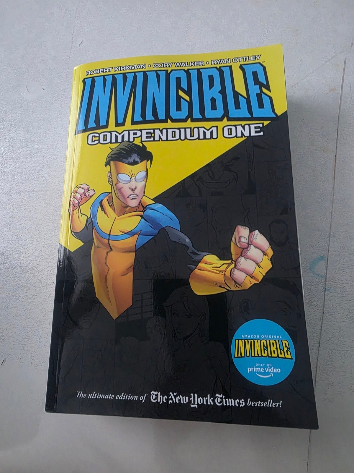 Invincible Compendium 1 & 2 + Kingdom Come Comics, Boeken, Amerika, Zo goed als nieuw, Meerdere comics, Robert Kirkman, Mark Waid