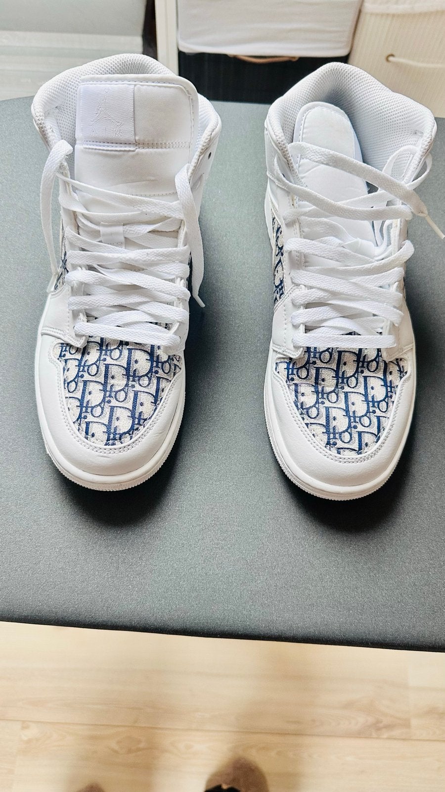 Nike Air Jordan 1 Mid Dior Custom - Maat 43 voor heren!, Ophalen of Verzenden, Zo goed als nieuw, Wit, Sneakers of Gympen