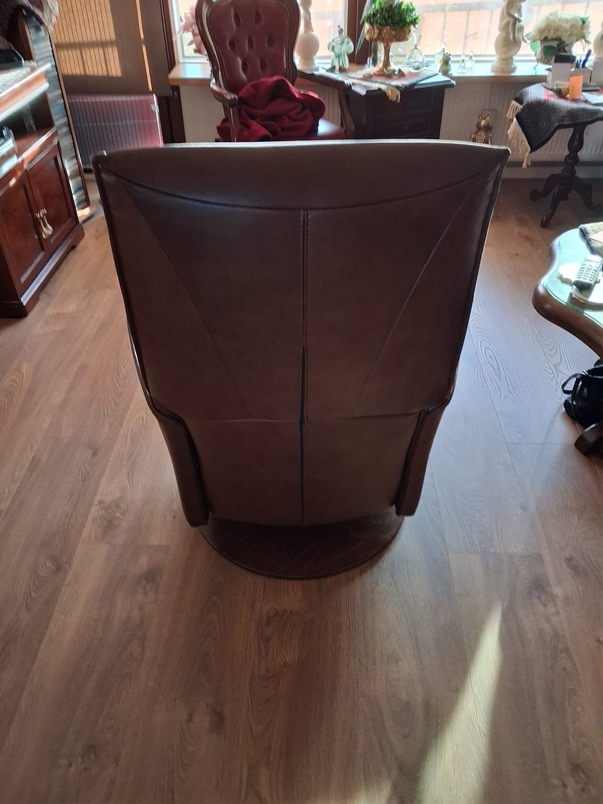 Comfortabele bruine leren fauteuil, Ophalen, Gebruikt, 50 tot 75 cm, Leer