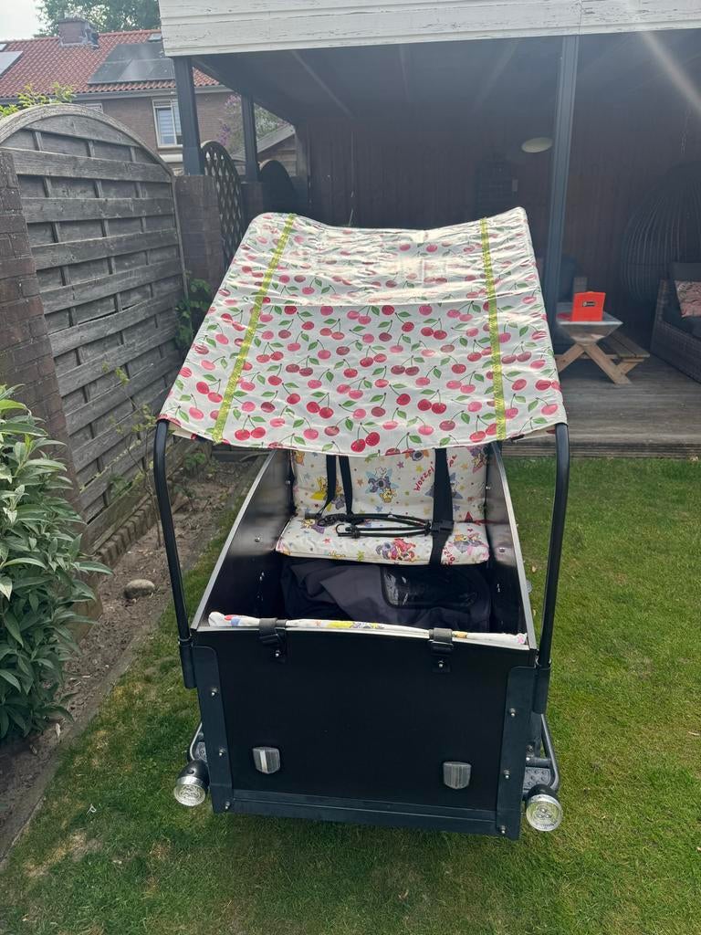 Troy elektrische bakfiets met huif, zonnescherm en kussens, Gebruikt, Elektrisch, 2 kinderen, Trommelrem