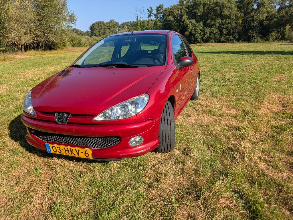 Peugeot 206 2008 |  Nieuwe Distrubutie + APK | 224.000 km, Auto's, Peugeot, Voorwielaandrijving, Stof, 31 €/maand, 4 cilinders