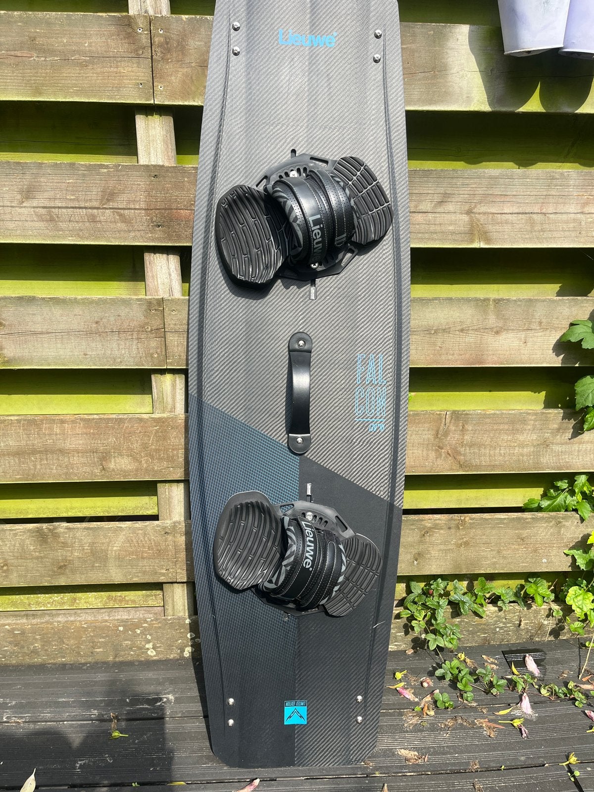 Lieuwe Falcon 139 x 41 + Pro Bindings – Zo goed als nieuw, Twintip, Ophalen of Verzenden, Zo goed als nieuw, 4 m² of minder