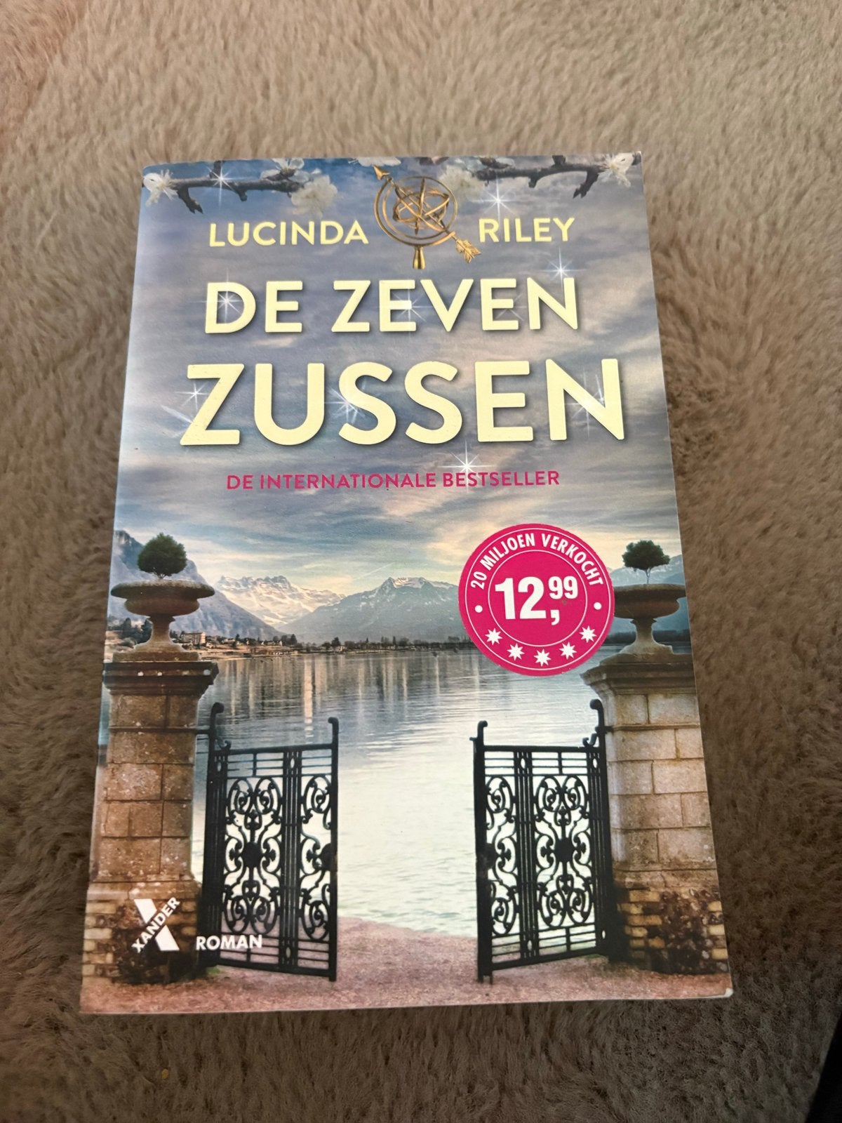 De Zeven Zussen - Lucinda Riley (Internationale Bestseller), Boeken, Ophalen of Verzenden, Zo goed als nieuw, Nederland