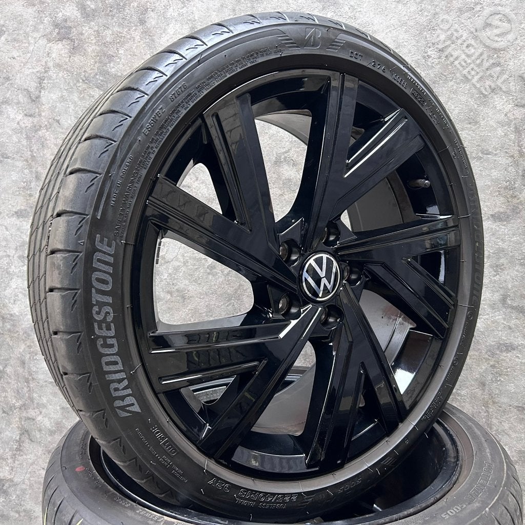 18 inch originele Bergamo velgen + zomerbanden VW Golf 8, Auto-onderdelen, Banden en Velgen, 18 inch, Gebruikt, Banden en Velgen