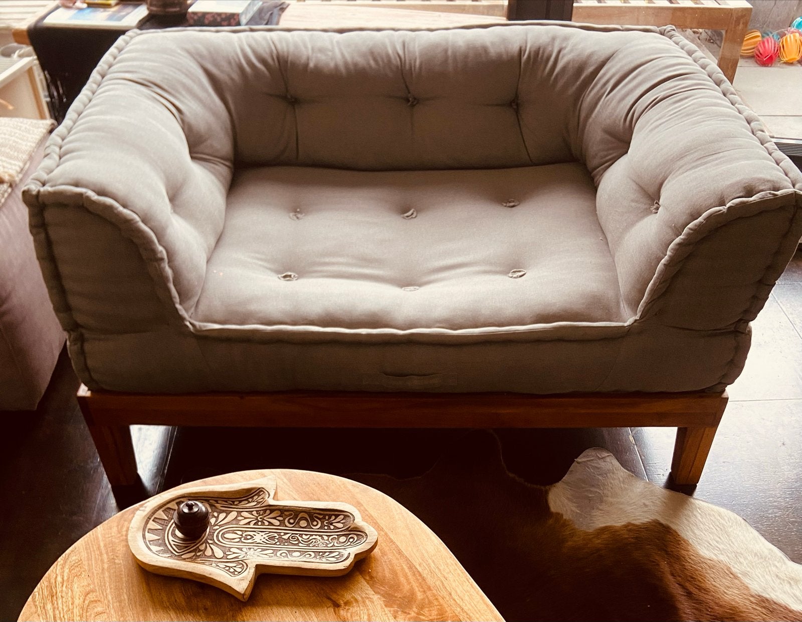 Comfortabele éénpersoons lounge love seat met houten frame, Ophalen, Eenpersoons, 75 tot 100 cm, Zo goed als nieuw