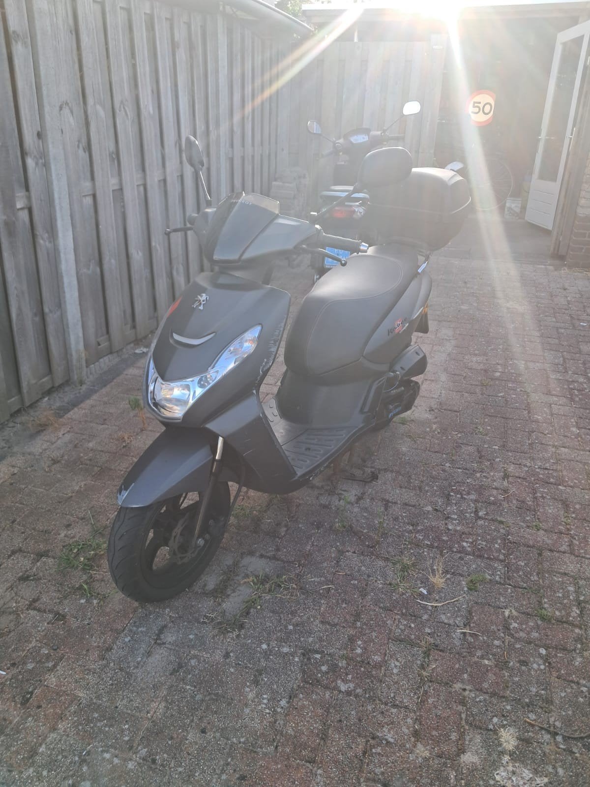 Peugeot kisbee 2018, Fietsen en Brommers, Ophalen, Gebruikt, Benzine, Peugeot