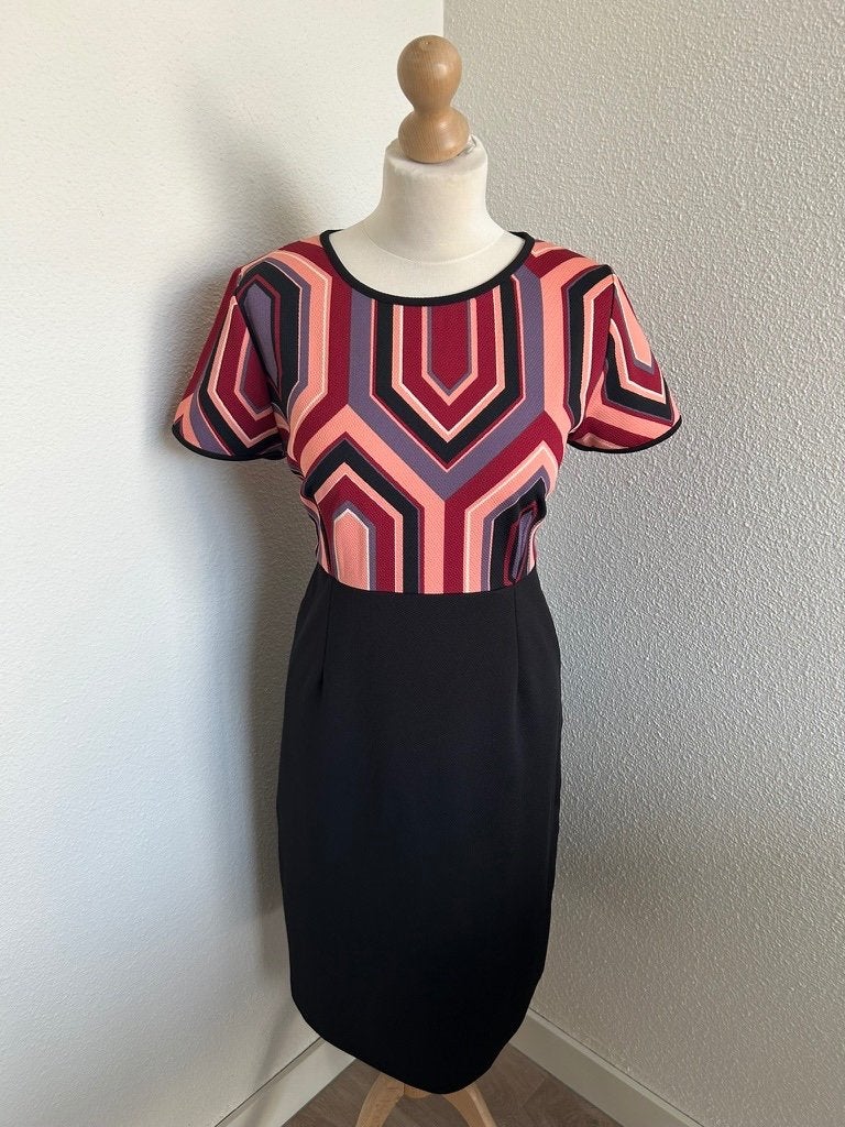 King Louie maat L grafische retro jurk 2263, Kleding | Dames, Jurken, Paars, Maat 42/44 (L), Ophalen of Verzenden, Zo goed als nieuw