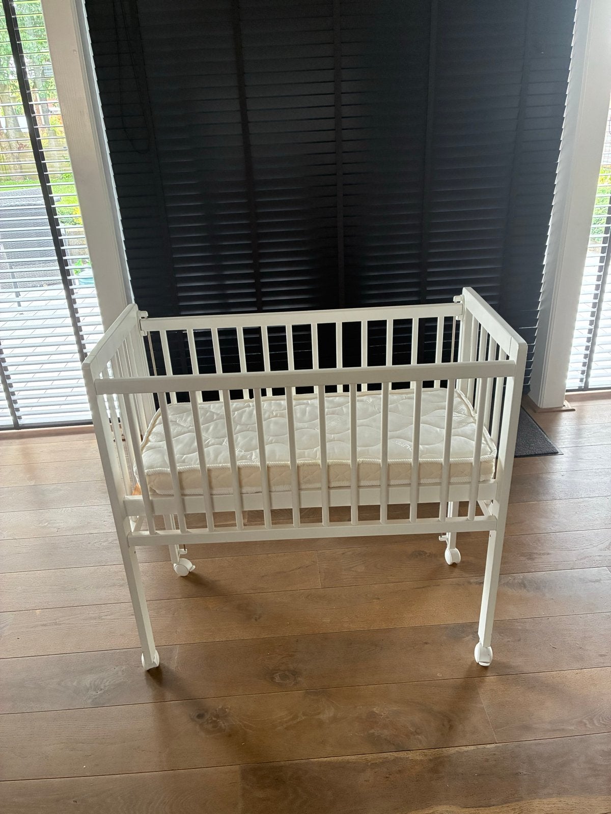 Co sleeper Petite Amélie met matras en wieltjes, Ophalen, Zo goed als nieuw, Wieg