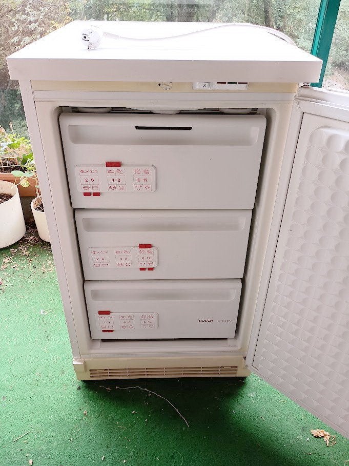 Diepvrieskast / Diepvries Bosch smal model, Witgoed en Apparatuur, Vriezers en Diepvrieskisten, Ophalen, Gebruikt, Minder dan 60 cm