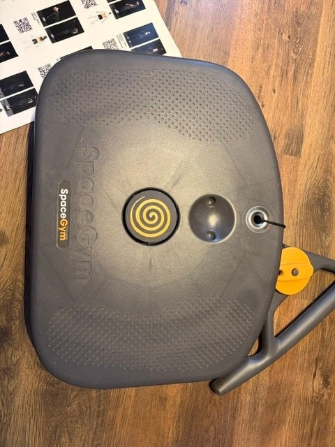 Space Gym Flywheel Fitnessapparaat /Home Gym met oefenkaarte, Ophalen, Zo goed als nieuw, Krachtstation
