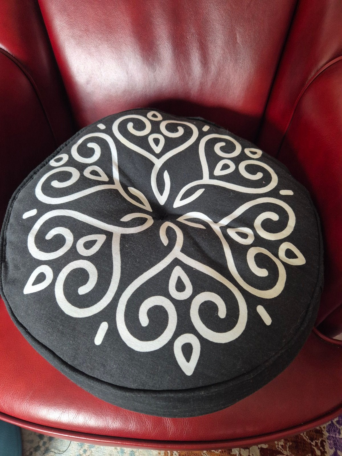 Rond meditatie kussen met wit patroon, Ophalen, Zo goed als nieuw