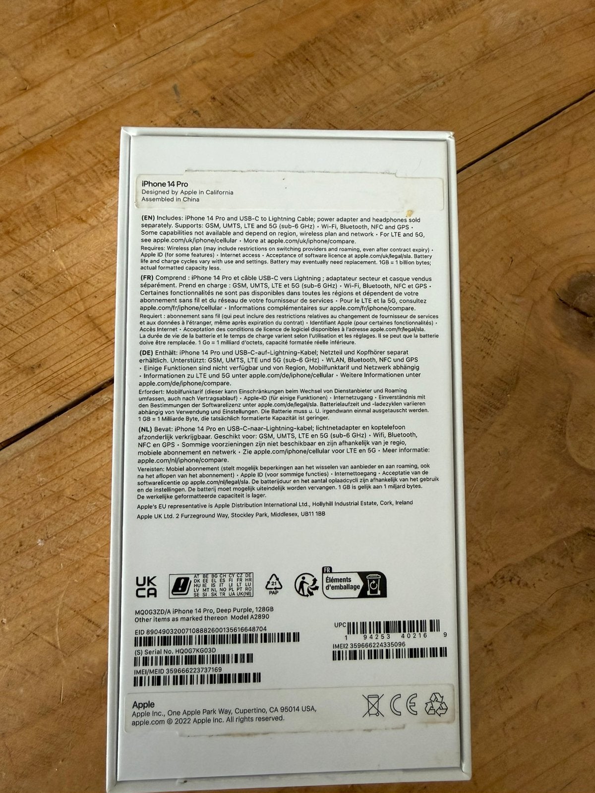 Foto 7 van Iphone 14 Pro met 5 hoesjes