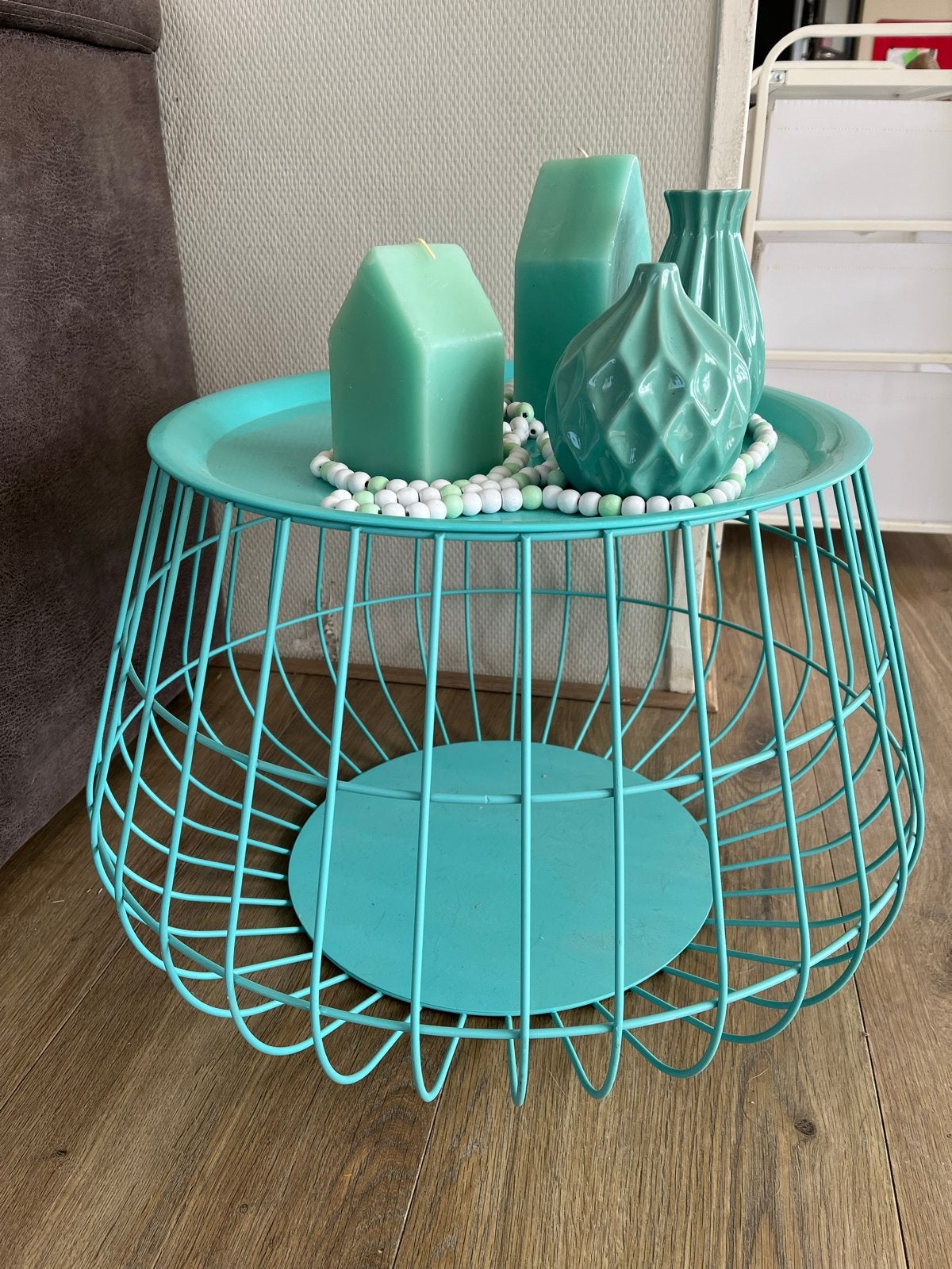 Turquoise draadmand bijzettafel met dienblad, Huis en Inrichting, Tafels | Salontafels, Gebruikt, Rond, Ophalen of Verzenden, Metaal