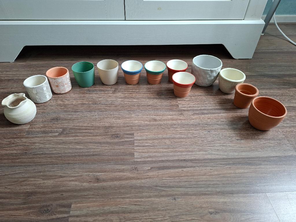 Kleine bloempotjes 13 stuks, Tuin en Terras, Bloempotten, Ophalen, Overige materialen, Gebruikt, Rond