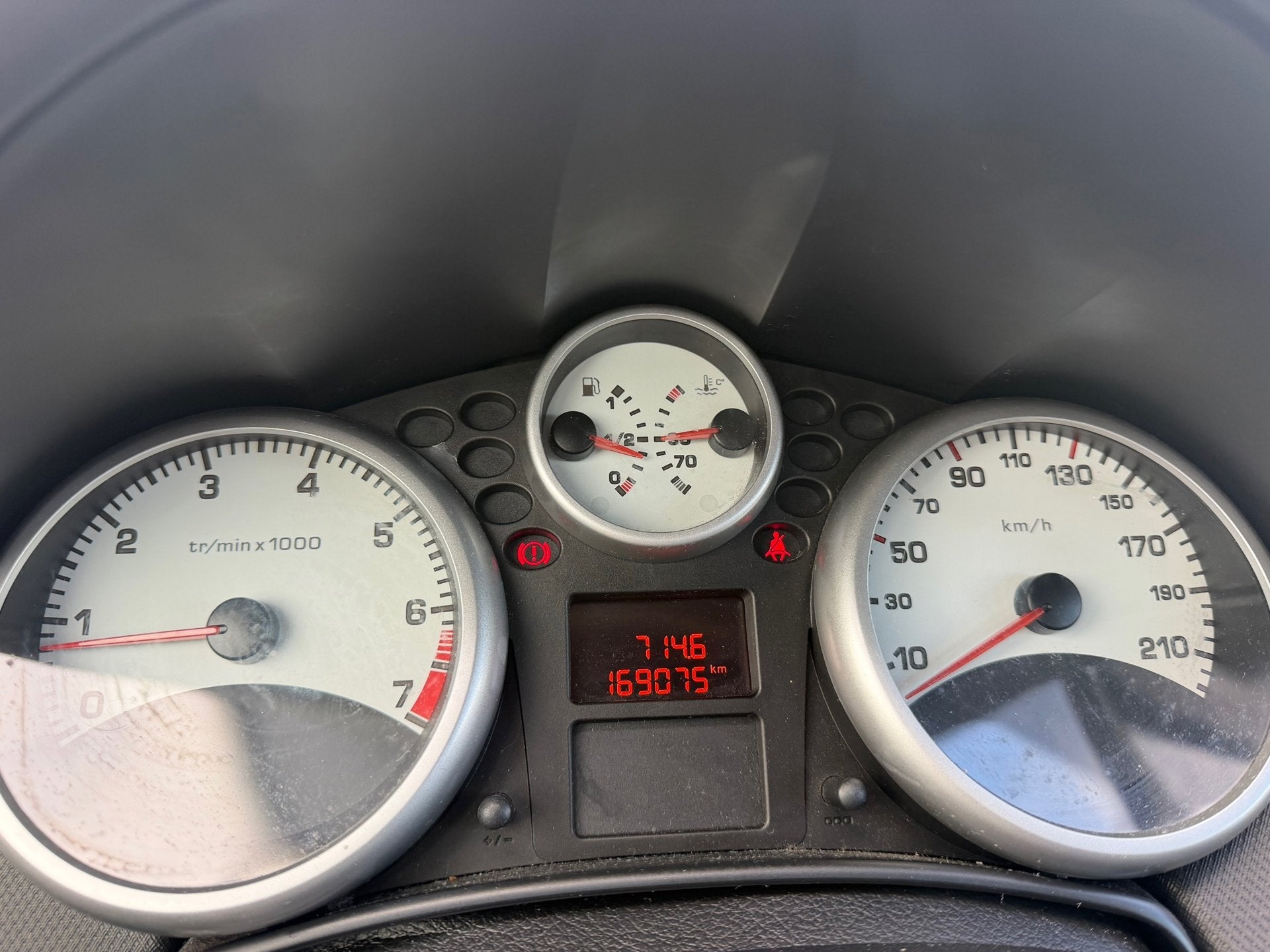 Peugeot 207 1.4-16V Color-line Gris Manitoba- Trekhaak/Airco, Voorwielaandrijving, Stof, 4 cilinders, 49 €/maand