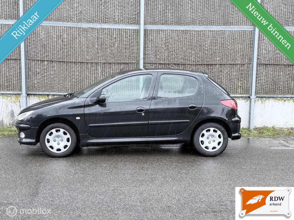 Peugeot 206 1.4 Forever NAP/AIRCO/NETTE AUTO/DISTRIBUTIERIEM, Auto's, Voorwielaandrijving, 31 €/maand, 4 cilinders, Zwart