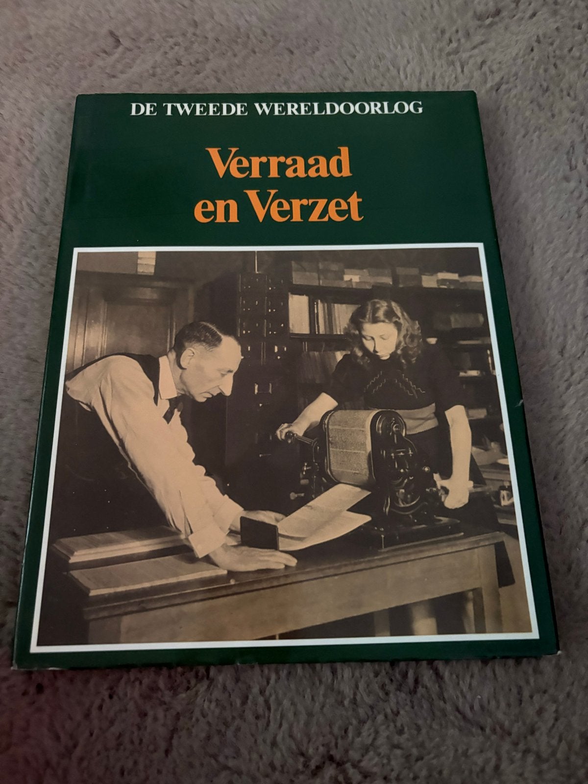De Tweede Wereldoorlog: Verraad en Verzet, Ophalen of Verzenden, Tweede Wereldoorlog, Zo goed als nieuw, Algemeen