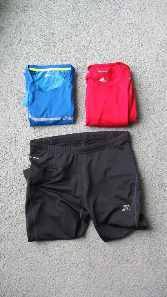 Hardloopbroek en shirts te koop : in nieuwstaat., Maat 52/54 (L), Zwart, Ophalen of Verzenden, Zo goed als nieuw