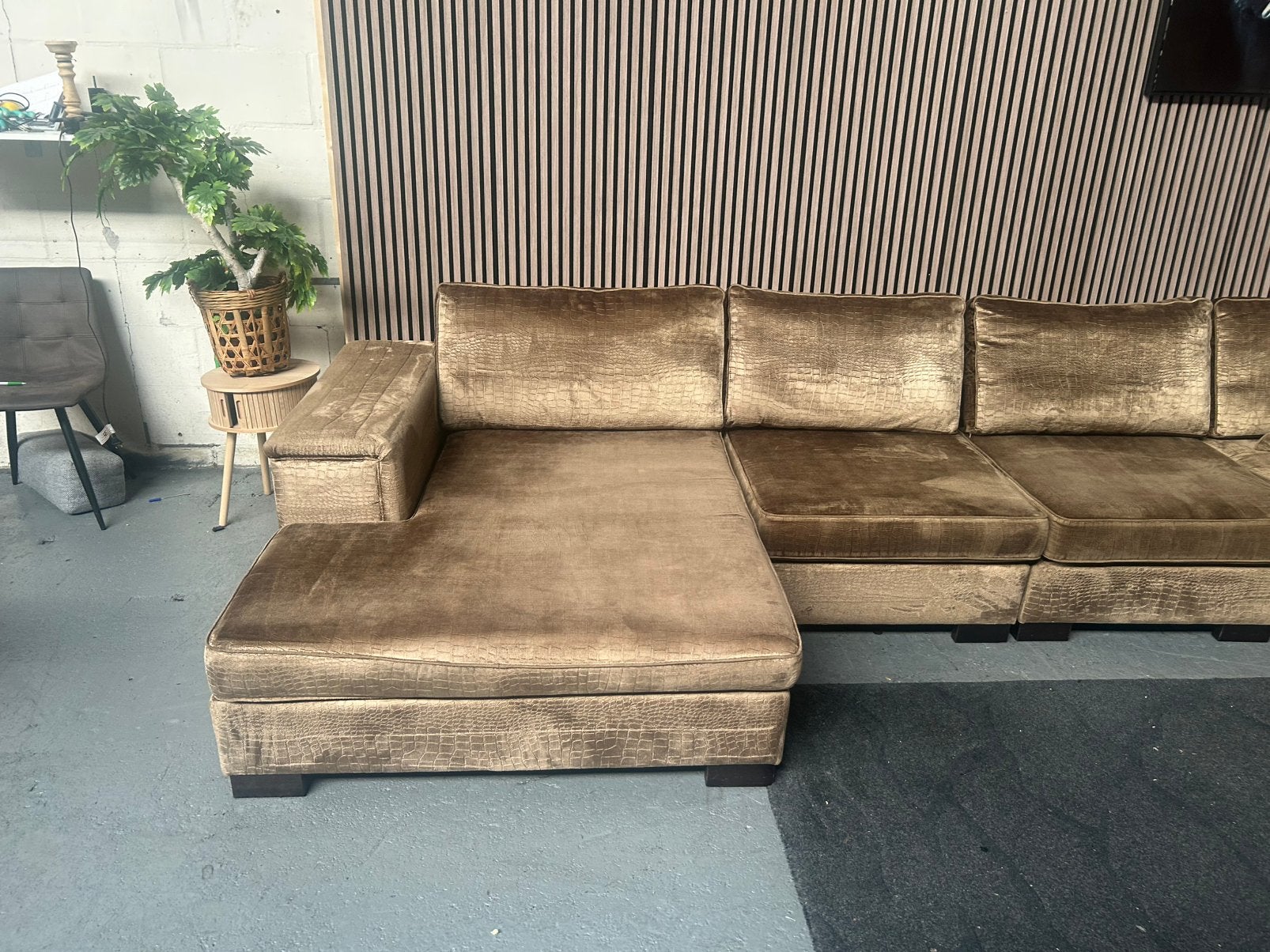 GRATIS LEVERING U-Bank Croco Champagne 381X192 GEREINIGD, Croco velvet u bank champagne, Hoekbank, 300 cm of meer, Ophalen of Verzenden