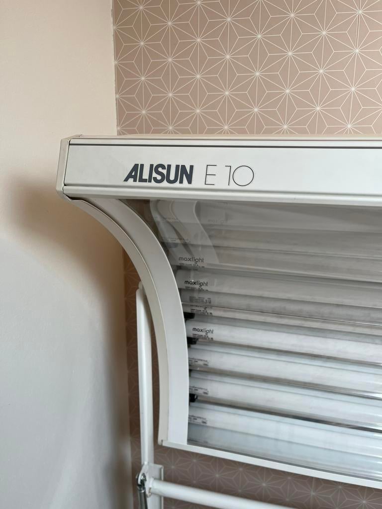 Alisun zonnebank, Ophalen, Zo goed als nieuw, Zonnebank dubbelzijdig, 15 lampen of meer