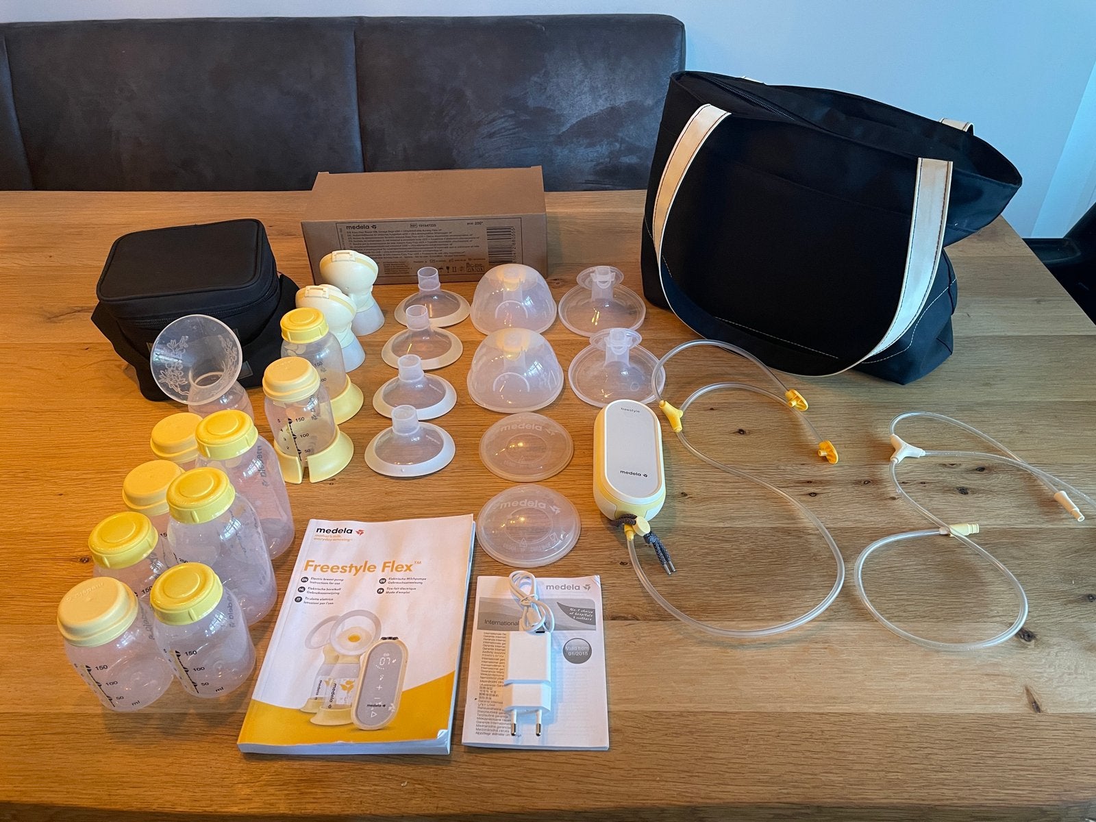 Medela Freestyle Flex dubbele borstkolf met veel accessoires, Gebruikt, Medela, Borstkolf, Ophalen of Verzenden