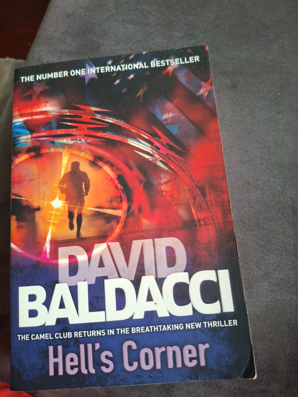 Hell's Corner - David Baldacci (Paperback), Boeken, Ophalen of Verzenden, Gelezen, David Baldacci, Amerika