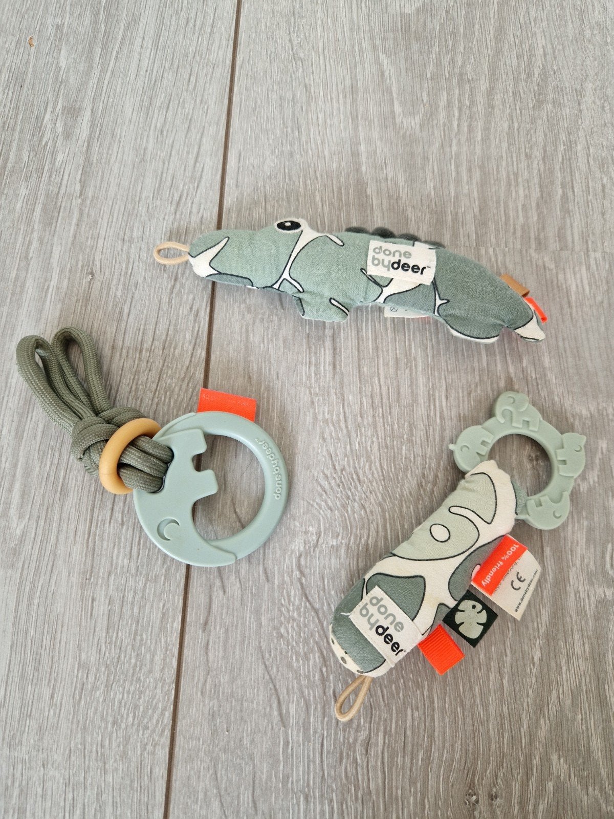 Done by Deer tiny tropics baby speelgoed, Ophalen of Verzenden, Zo goed als nieuw, Rammelaar