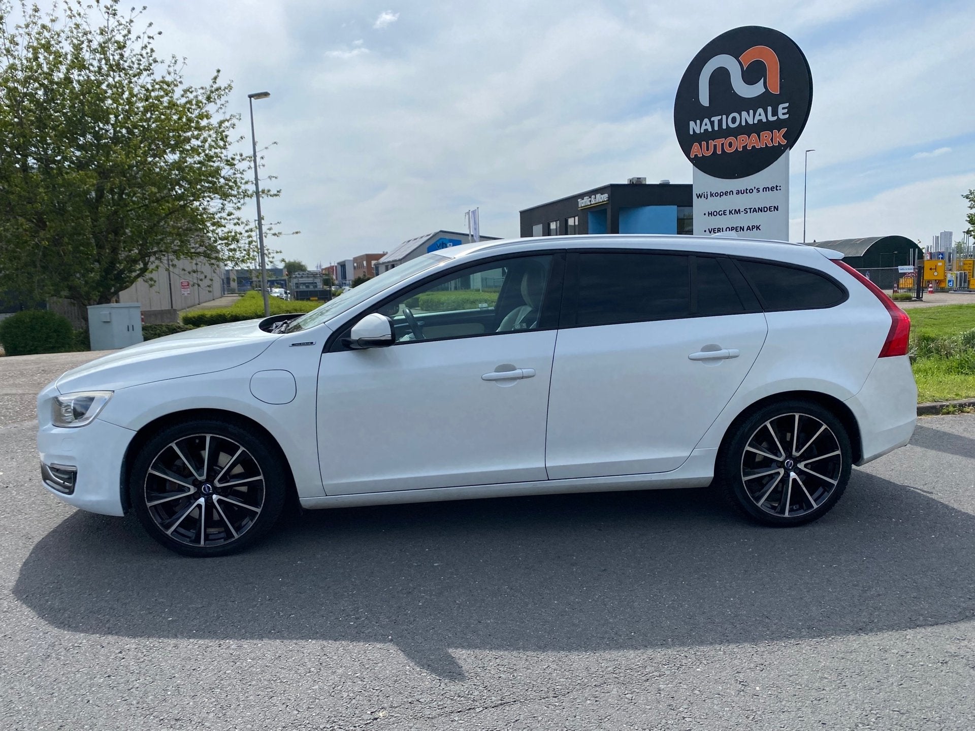 Volvo V60 2015 * 2.4 D5 Twin Engine Special Edition *APK * E, Auto's, Volvo, Automaat, Euro 6, Vierwielaandrijving, 210 min
