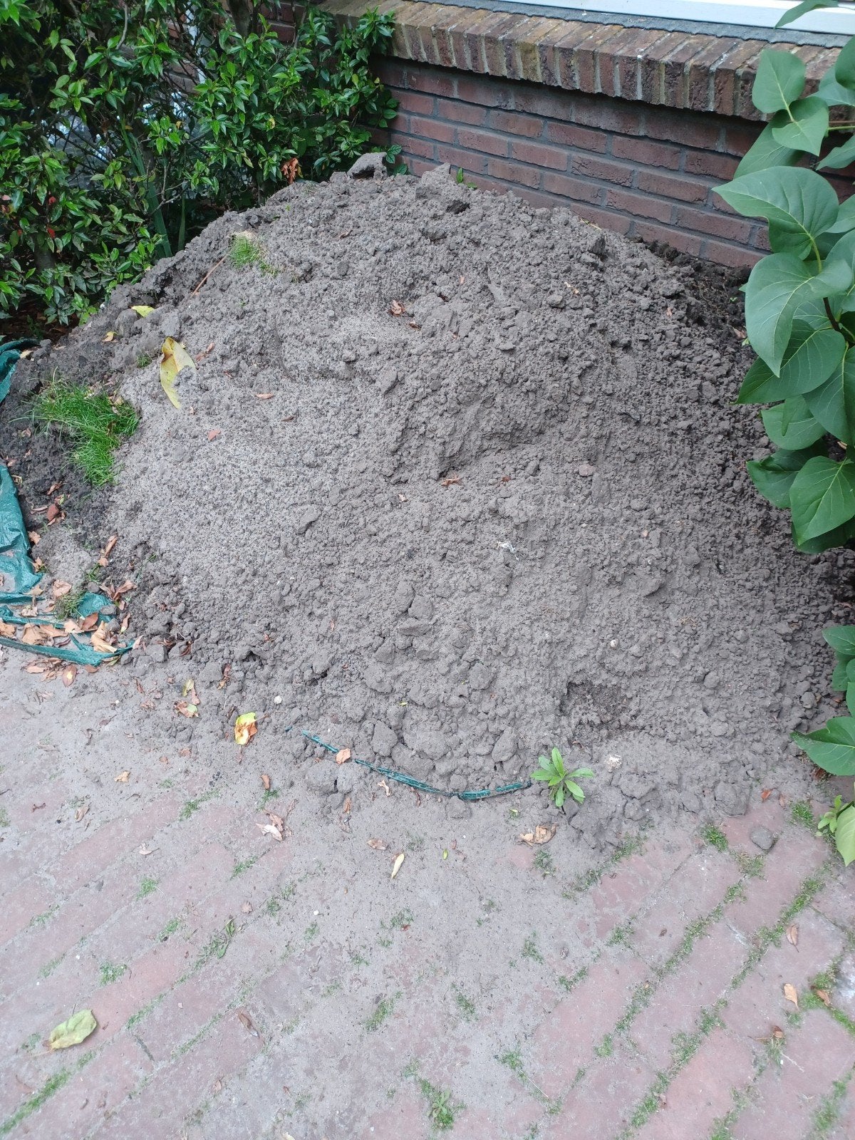 Grote berg tuinaarde / zwarte grond, Tuin en Terras, Zand, Ophalen of Verzenden, Gebruikt, Overige typen