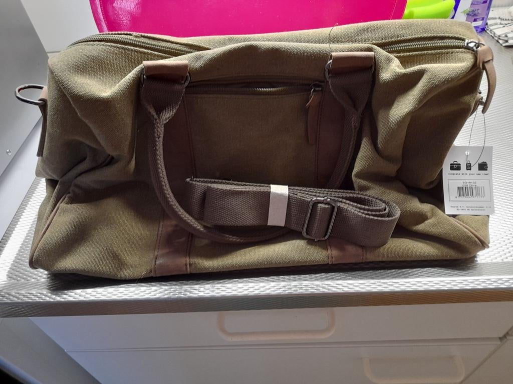Weekendtas en nieuwe rugzak en z.g.a.n rugzak, Ophalen of Verzenden, Nieuw, 30 cm of meer, Minder dan 35 cm