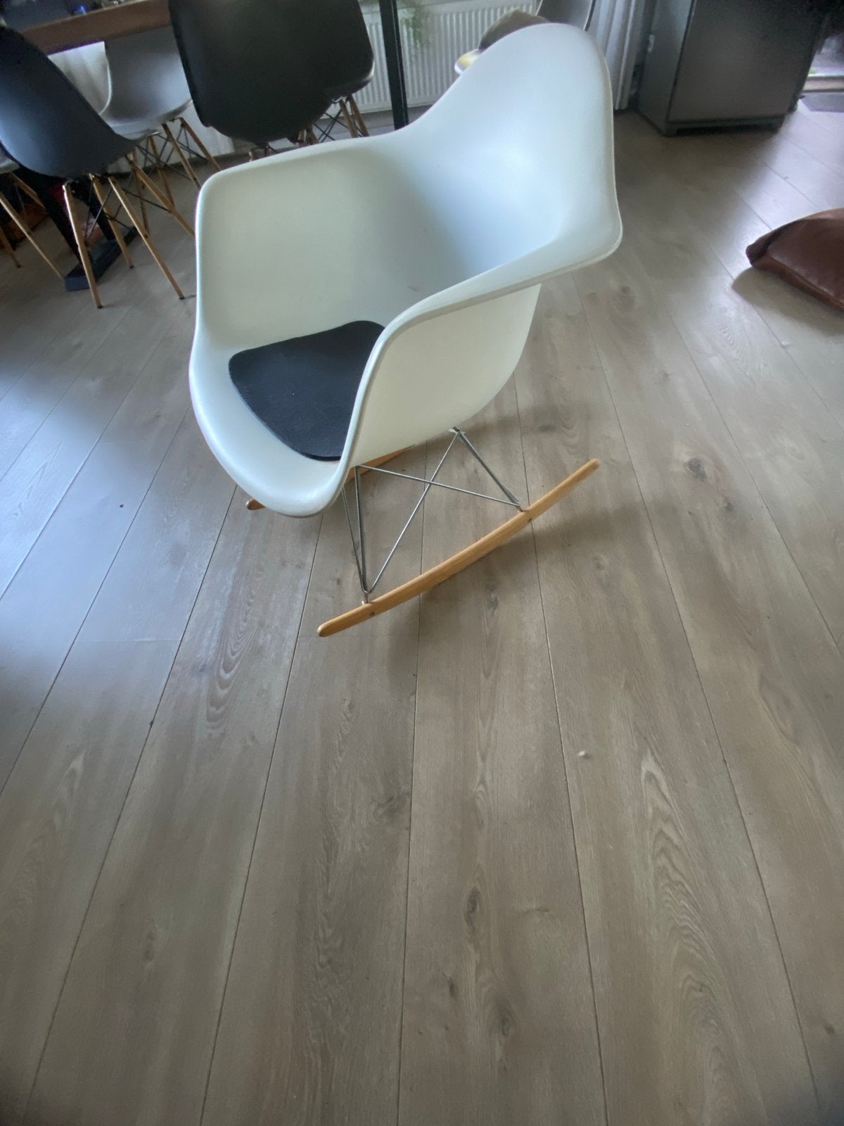 Witte Schommelstoel met Houten Basis, Ophalen, Gebruikt, Wit, Eén
