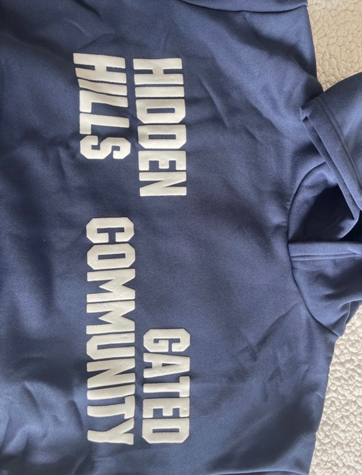 Donkerblauwe Hoodie met 'Hidden Hills Gated Community', Kleding | Dames, Truien en Vesten, Hidden hills, Blauw, Ophalen of Verzenden