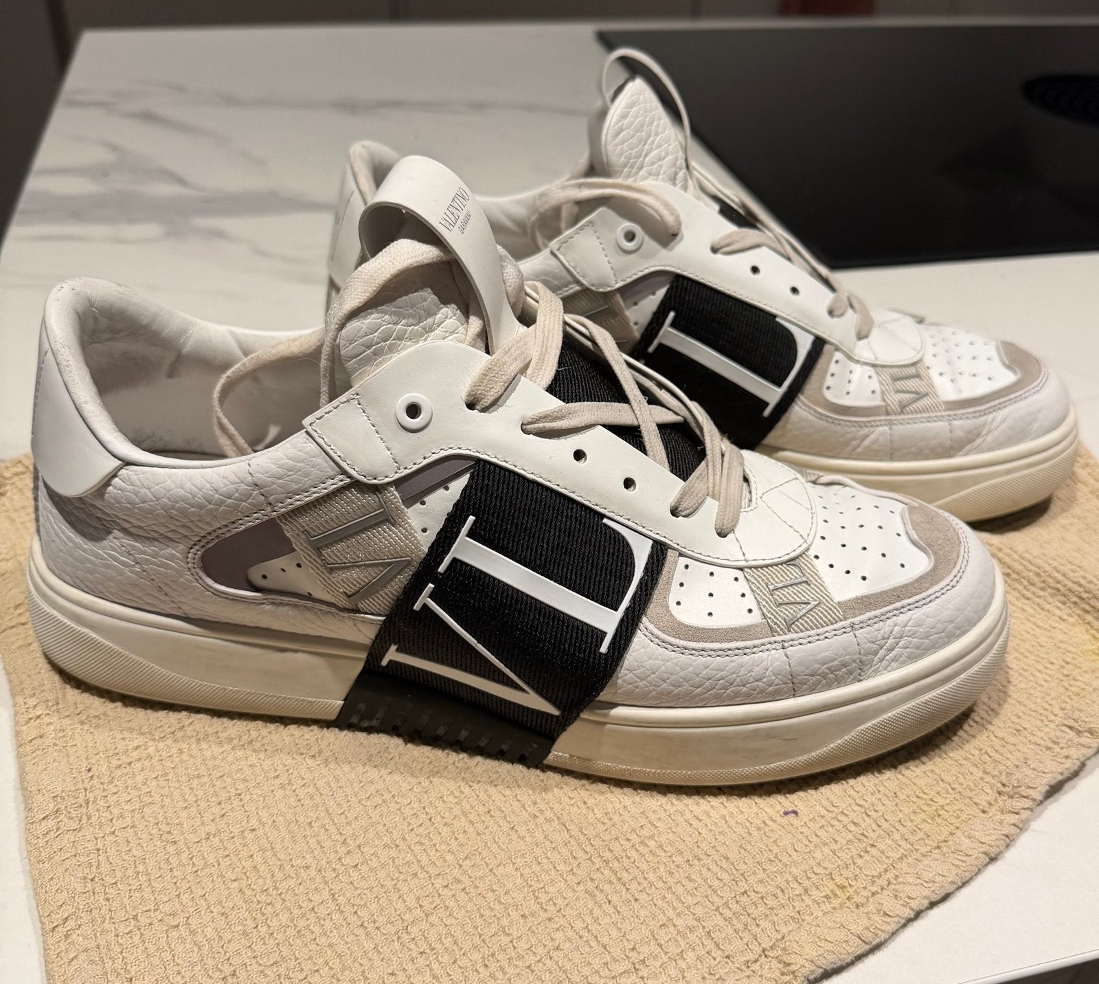 Valentino Garavani Open Skate Sneakers - Maat 43, Kleding | Heren, Ophalen of Verzenden, Gedragen, Wit, Sneakers of Gympen