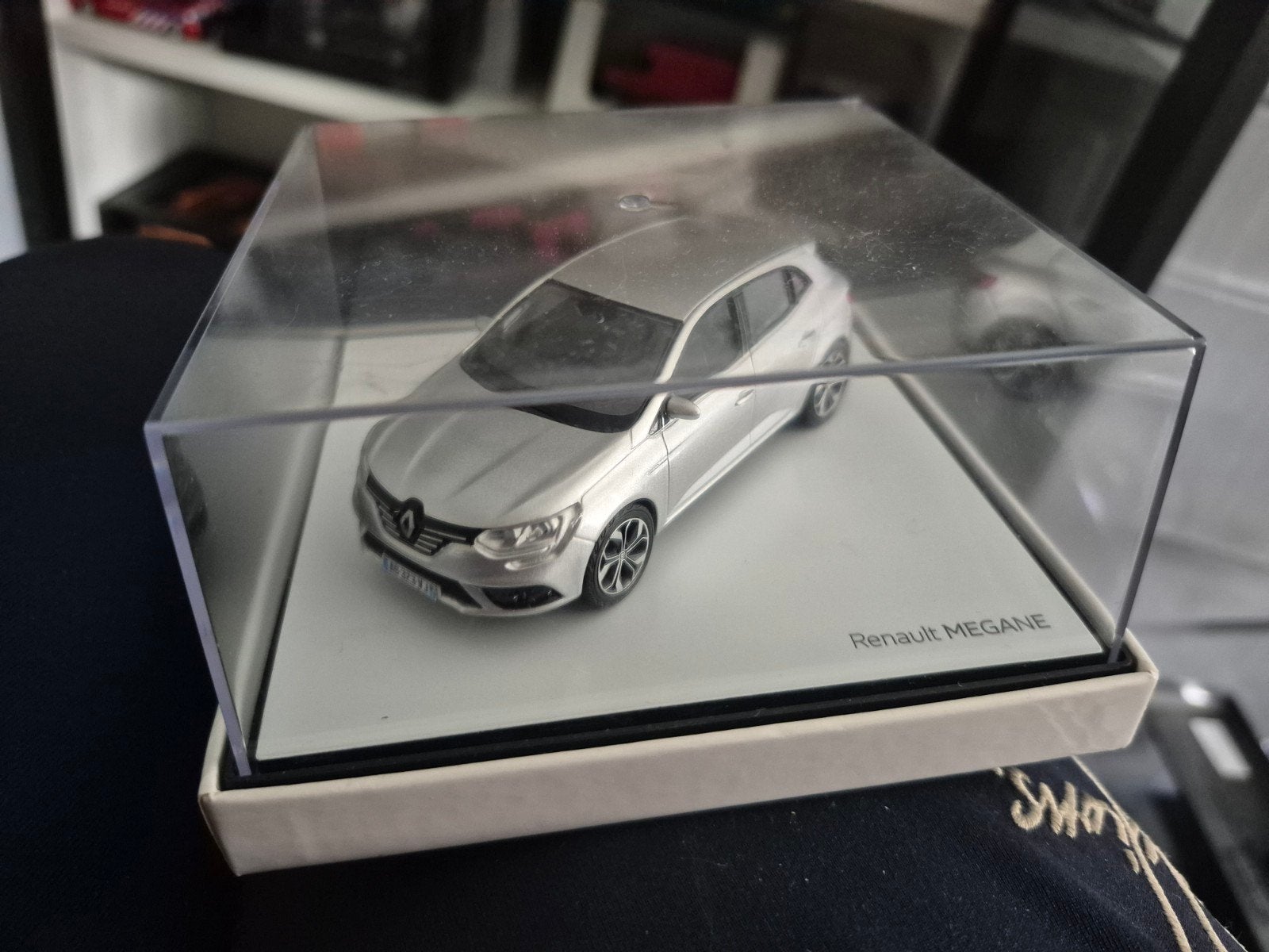 Renault Megane schaalmodel 1/43 - Norev, Ophalen of Verzenden