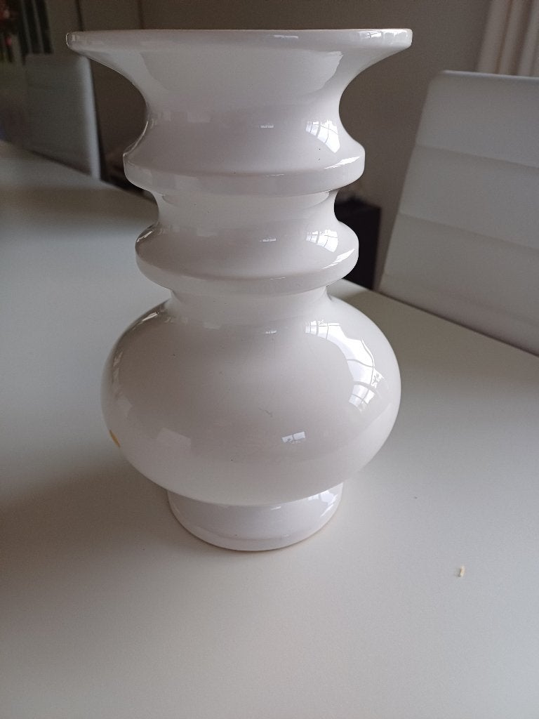 Zeer mooie ronde vormen witte vintage vaas, Huis en Inrichting, Woonaccessoires | Vazen, Ophalen of Verzenden, Gebruikt, Wit, Steen/keramiek