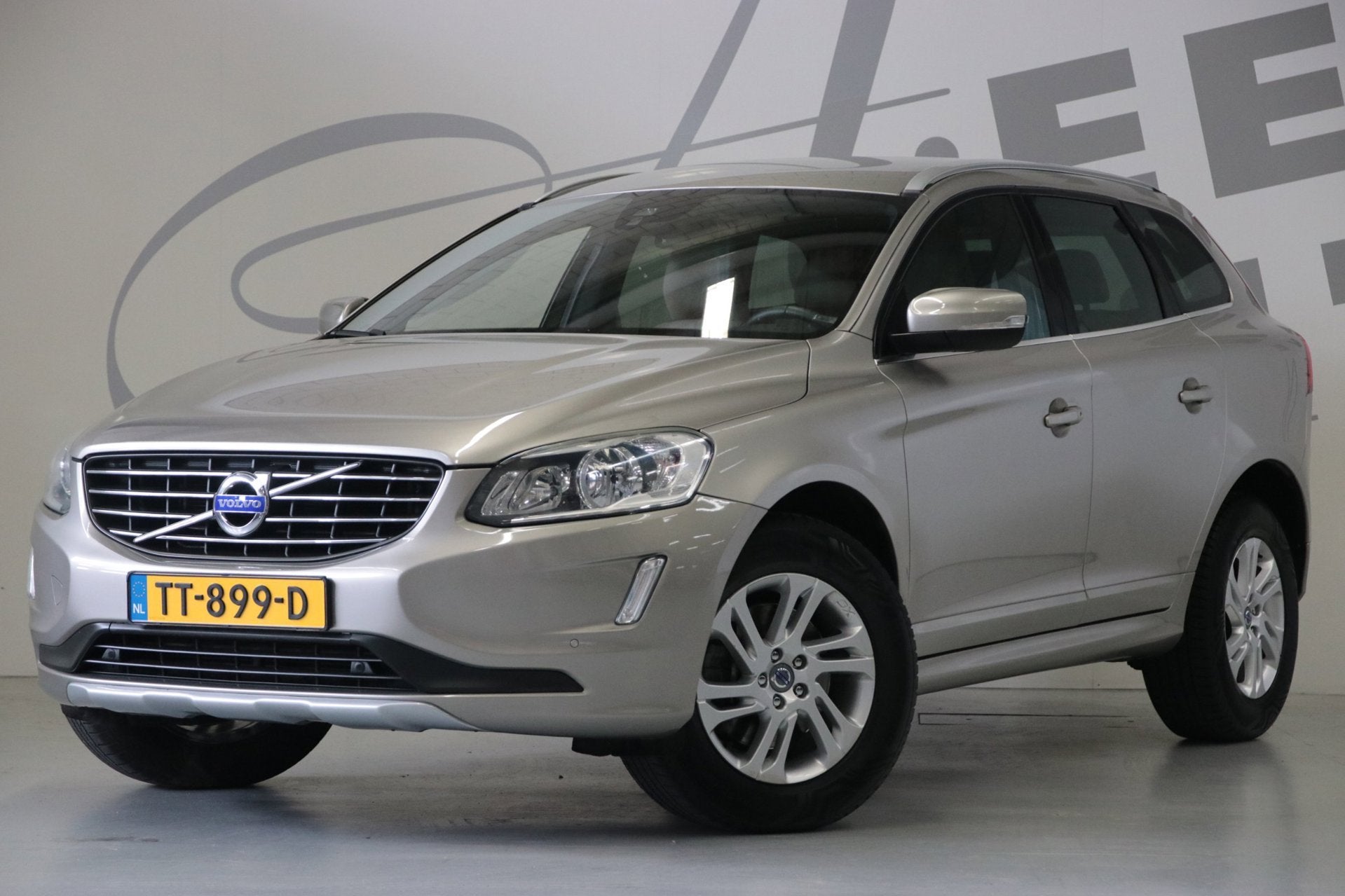 Volvo XC60 2.0 T5 FWD Memory/ Stoelverwarming, Auto's, Volvo, Gebruikt, 4 cilinders, 1969 cc, Bedrijf