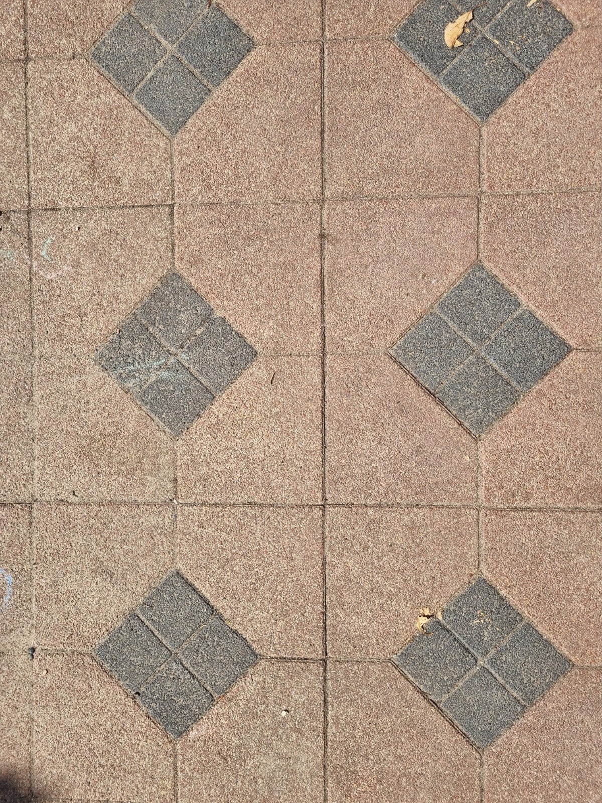 Diamand patroon stenen gemengd rood en zwart 6m2 tot 8m2, Tuin en Terras, Tegels en Klinkers, Ophalen, Gebruikt, Klinkers, 5 tot 10 m²