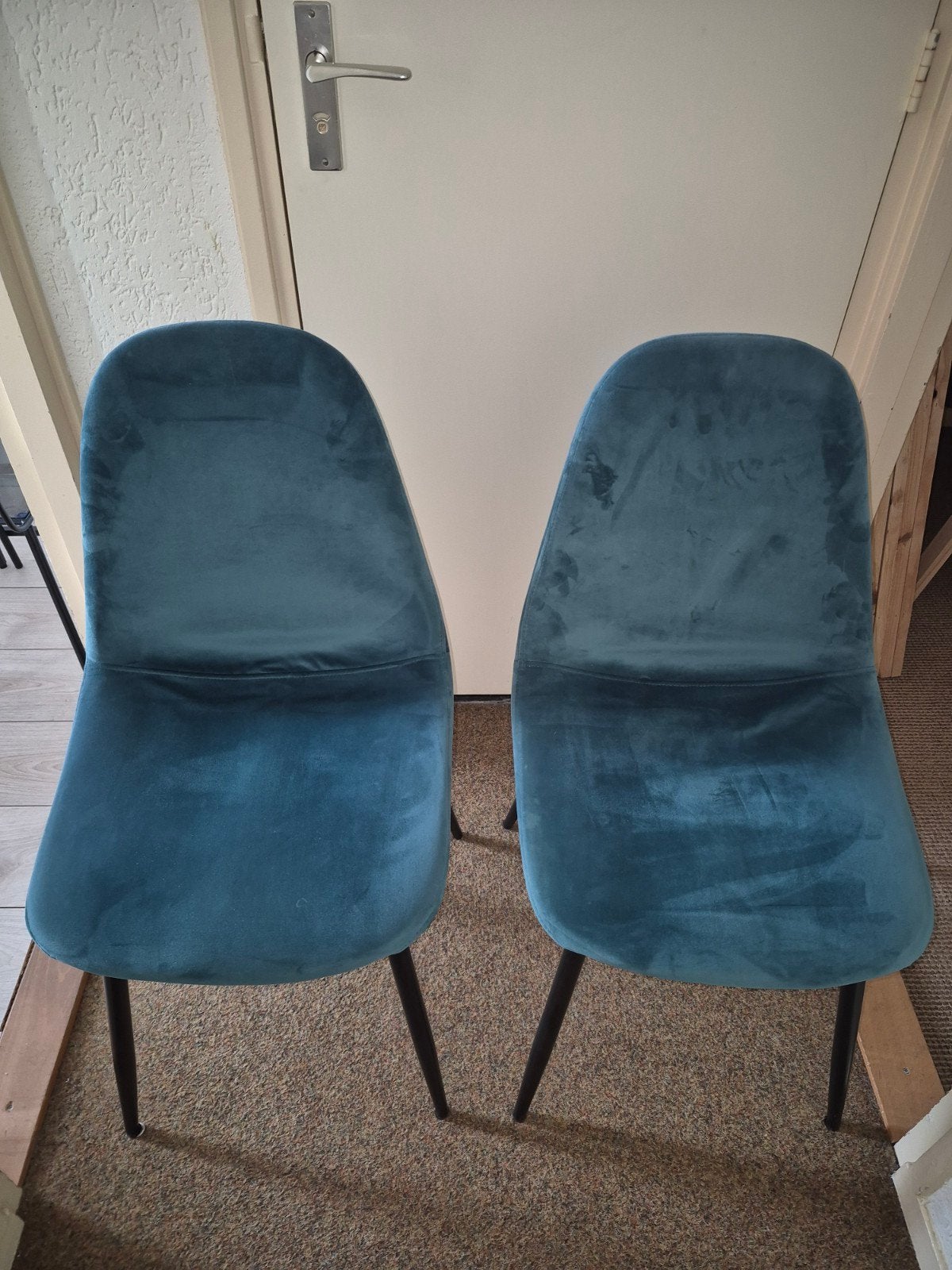 Twee blauw/groen fluwelen eetkamerstoelen, Huis en Inrichting, Stoelen, Ophalen, Twee, Blauw, Zo goed als nieuw