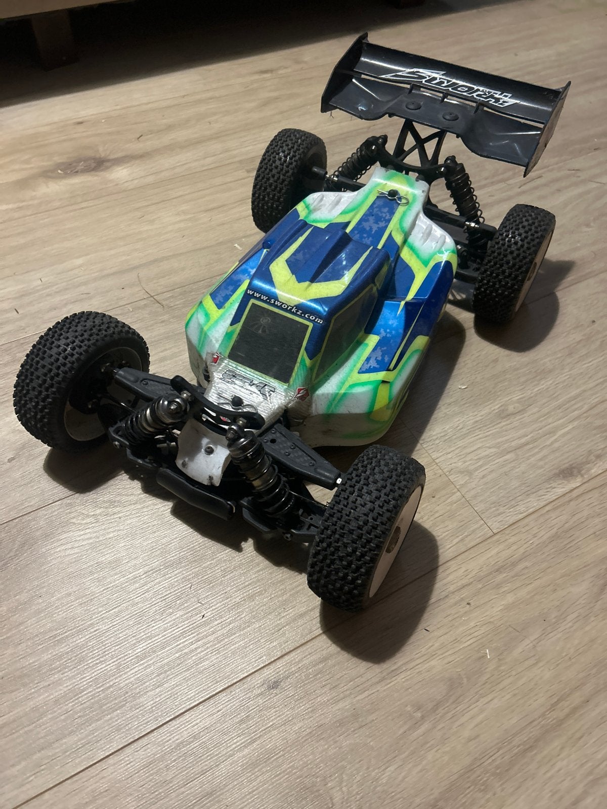 Sworkz S35-4E RC Auto Offroad 1:8 met Accuoplader en Extra's, Auto offroad, Zo goed als nieuw, RTR (Ready to Run), Schaal 1:8