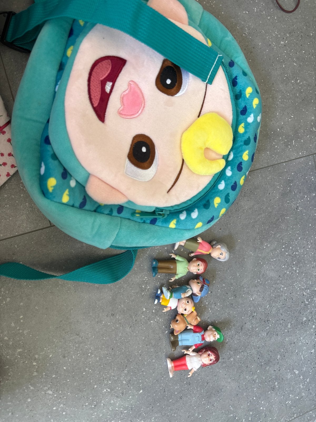 Cocomelon Familie en Rugtas (zusje ontbreekt), Kinderen en Baby's, Ophalen, Gebruikt, Jongen of Meisje