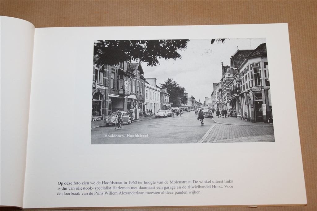 Apeldoorn zo was het Deel 1 — Oude Ansichtkaarten, 1994, Boeken, Ophalen of Verzenden, Gelezen