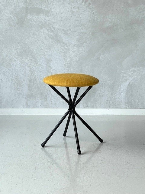 Vintage kruk geel retro krukje jaren 50 design stool 1950s, Gebruikt, Staal, ., Ophalen of Verzenden