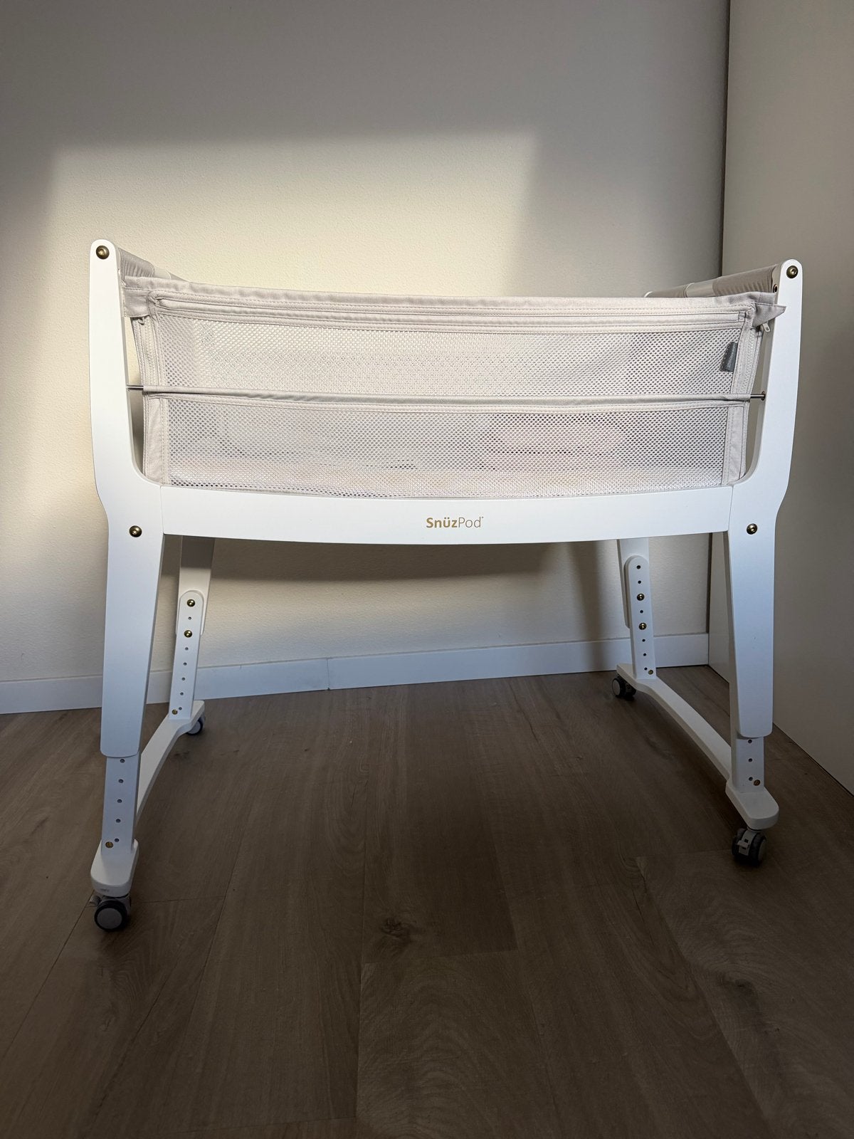 Snuz SnuzPod Studio Co-sleeper Paris White + accessoires, Ophalen, Zo goed als nieuw, Wieg
