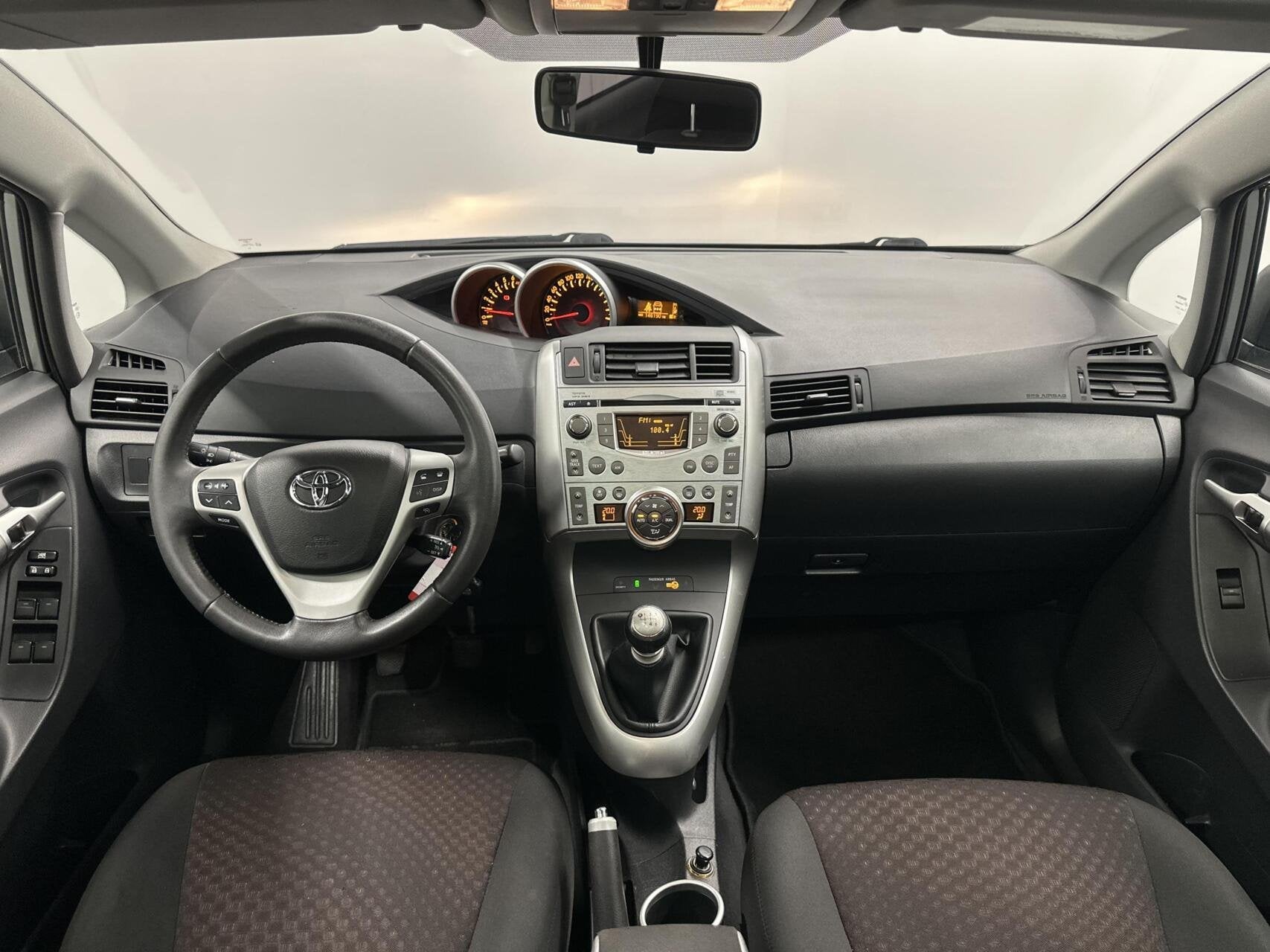 Toyota Verso 1.8 VVT-i Dynamic Business TREKHAAK PANO ECC CR, Auto's, Voorwielaandrijving, Euro 5, Gebruikt, 4 cilinders