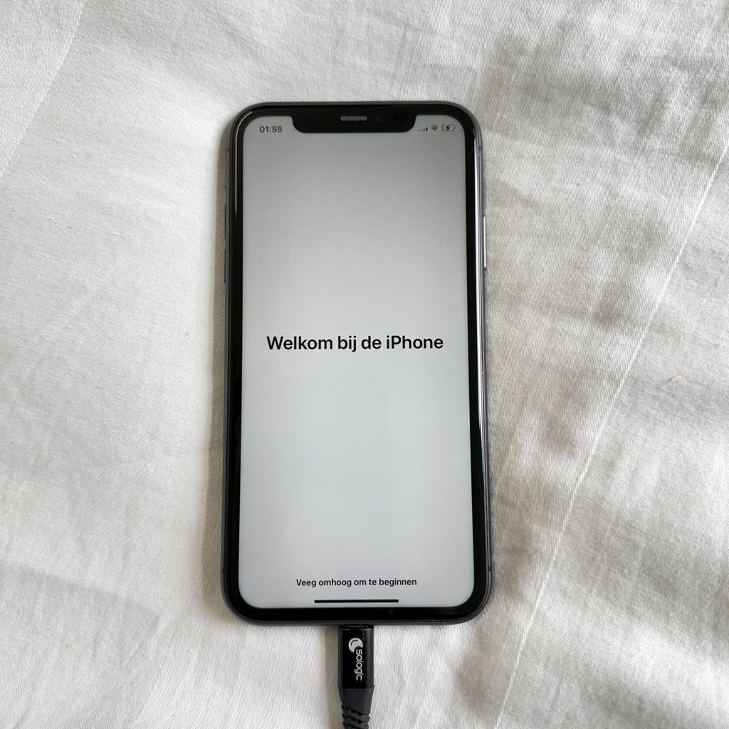 iPhone 11 Zwart - Puntgaaf met hoesje, Zwart, Zo goed als nieuw, 64 GB, IPhone 11