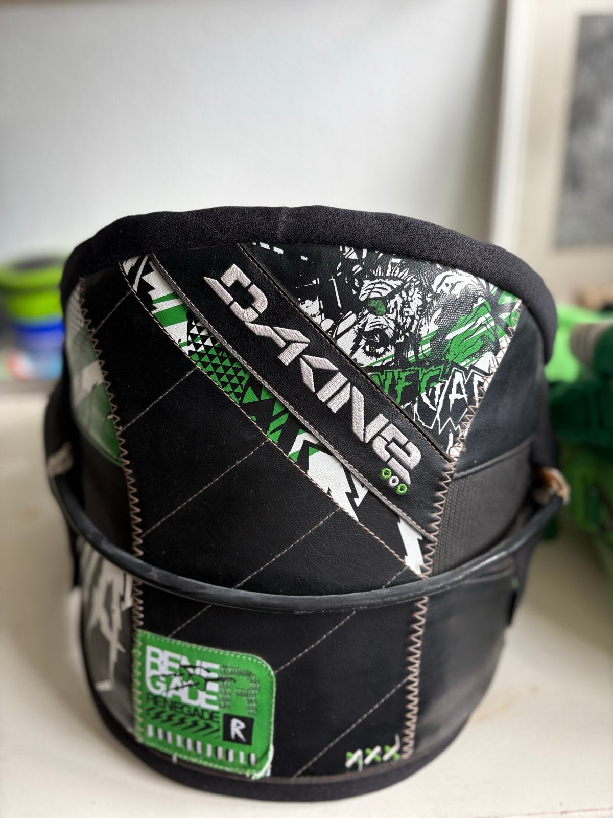Dakine trapeze vest maat S met bar - Goede staat, Ophalen, Gebruikt