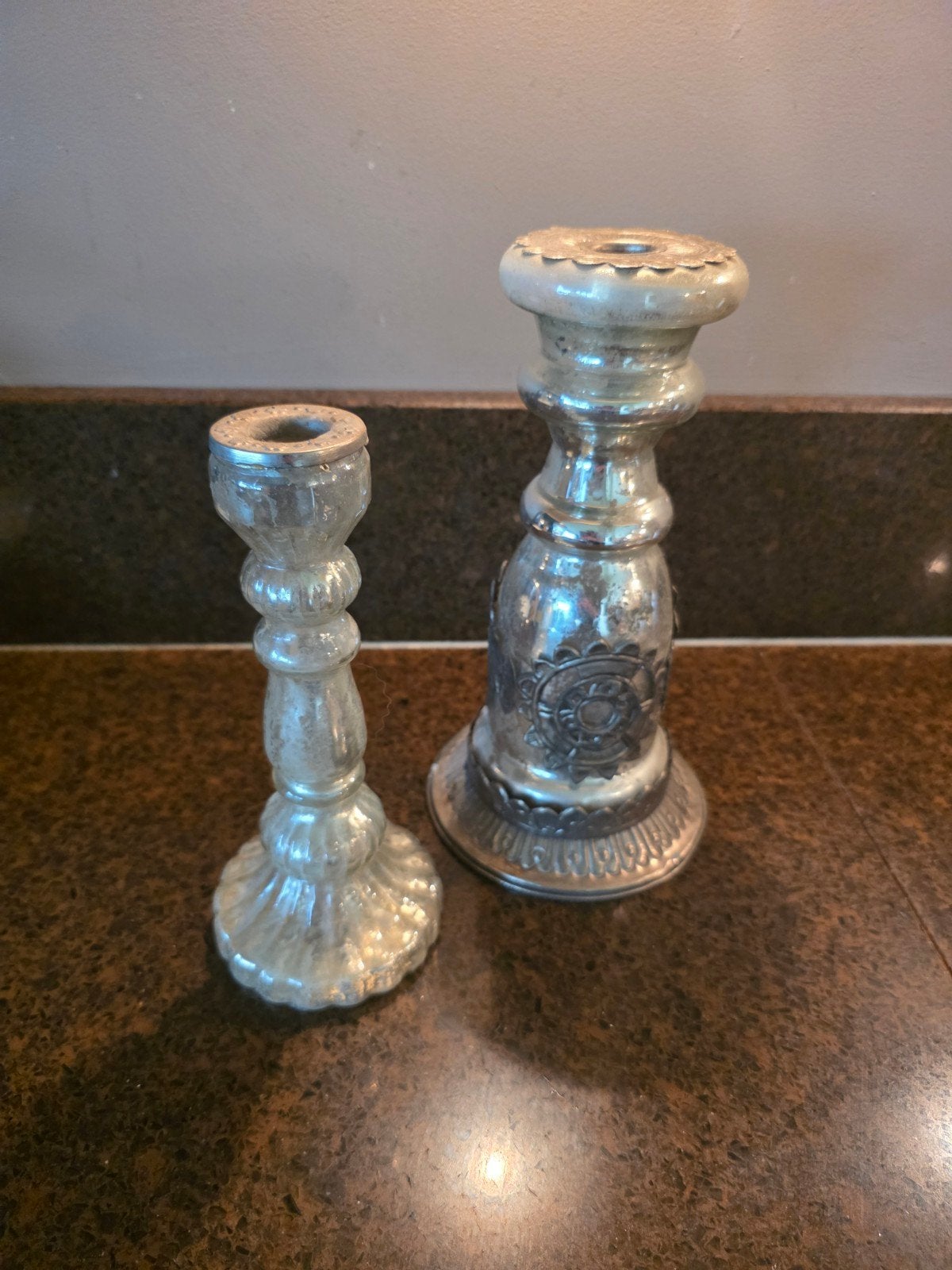 2 armeluiszilveren kandelaars, Ophalen of Verzenden