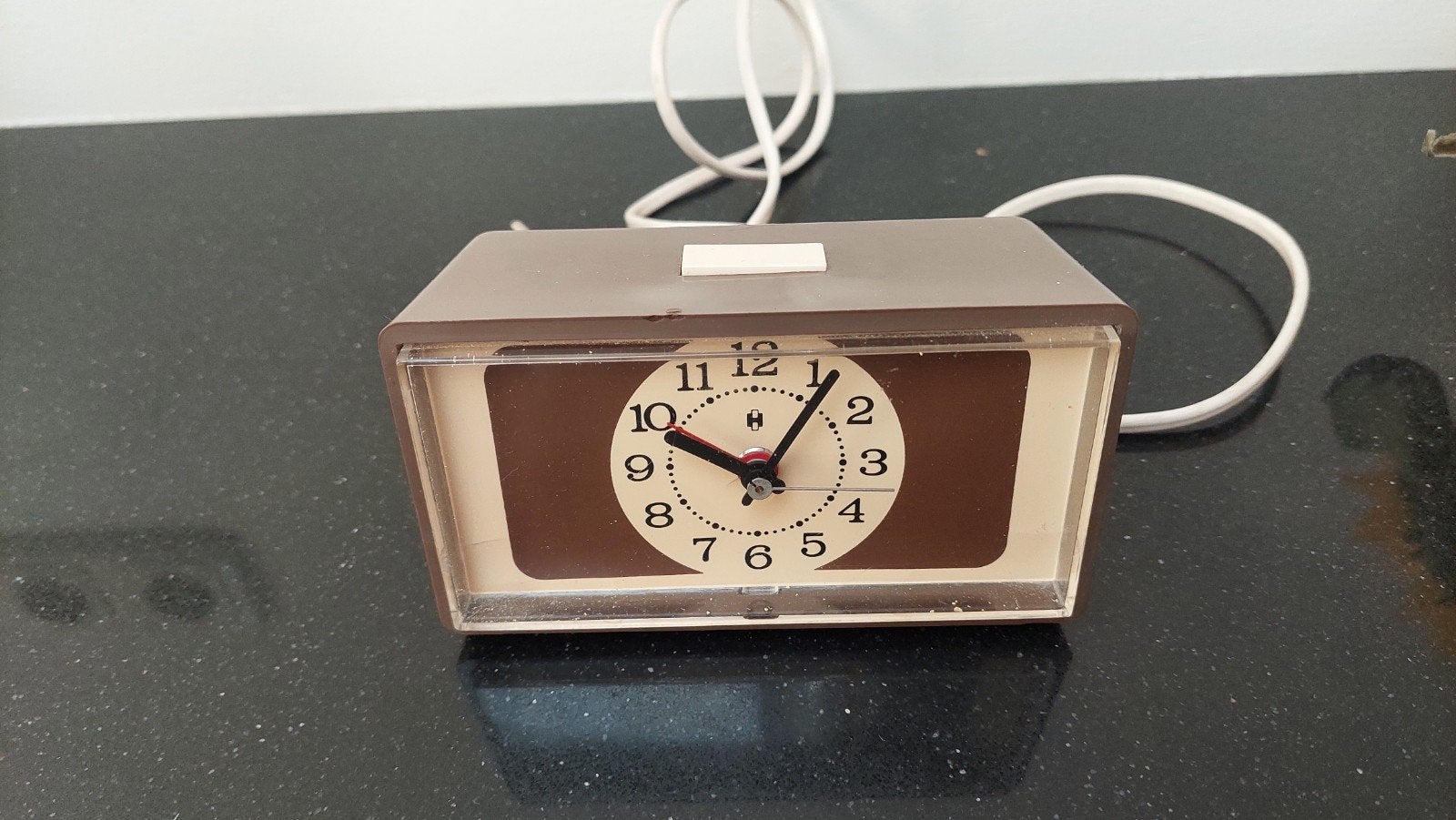 Vintage bruine wekker met snoer - werkend, Ophalen of Verzenden