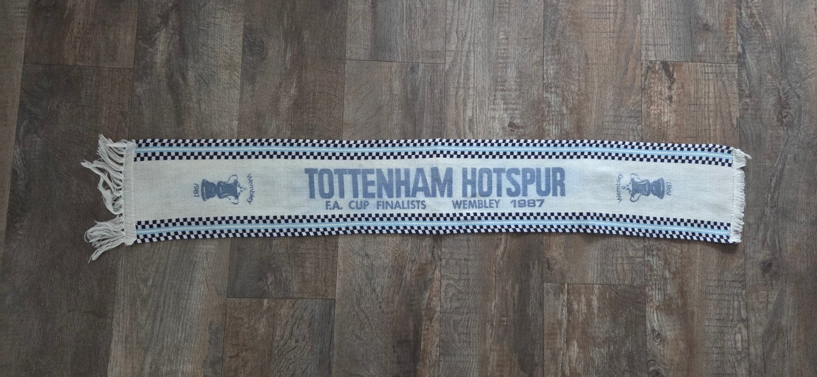 Sjaal Tottenham Hotspur 1987, Ophalen of Verzenden, Zo goed als nieuw, Buitenlandse clubs, Vaantje of Sjaal